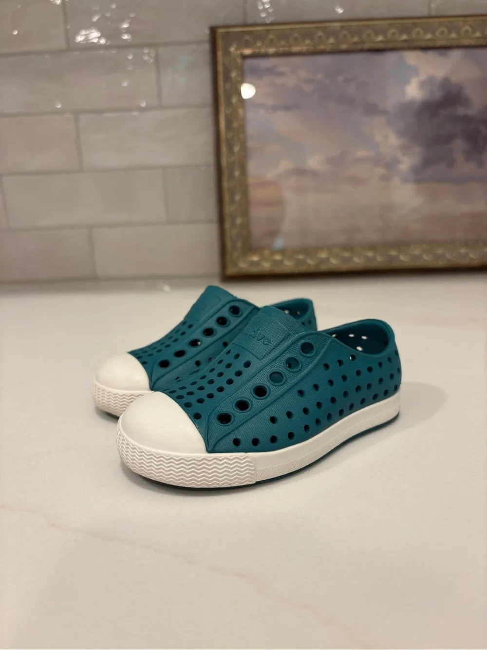 Like NEW Native Jefferson Slip-On Kids Shoes in Teal Size Toddler 4